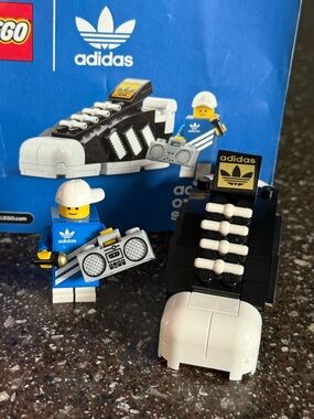 LEGO Adidas Superstar Mini Set 40486 w/ Figure & Boombox